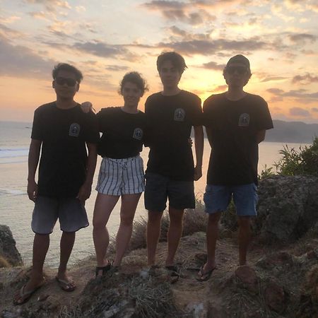 Tropical Sunday Bungalow - Surf And Stay Selong Belanak Ngoại thất bức ảnh
