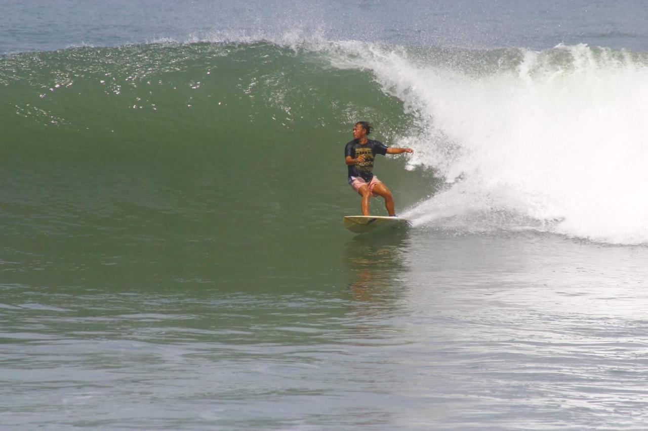 Tropical Sunday Bungalow - Surf And Stay Selong Belanak Ngoại thất bức ảnh