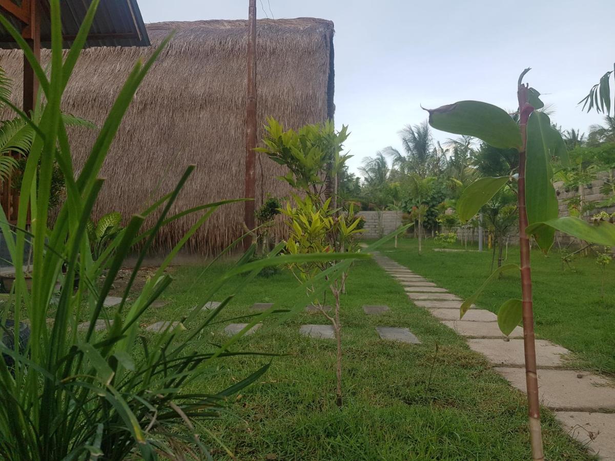 Tropical Sunday Bungalow - Surf And Stay Selong Belanak Ngoại thất bức ảnh