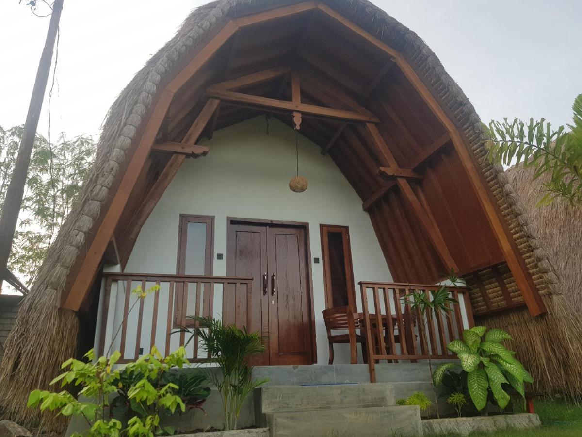 Tropical Sunday Bungalow - Surf And Stay Selong Belanak Ngoại thất bức ảnh