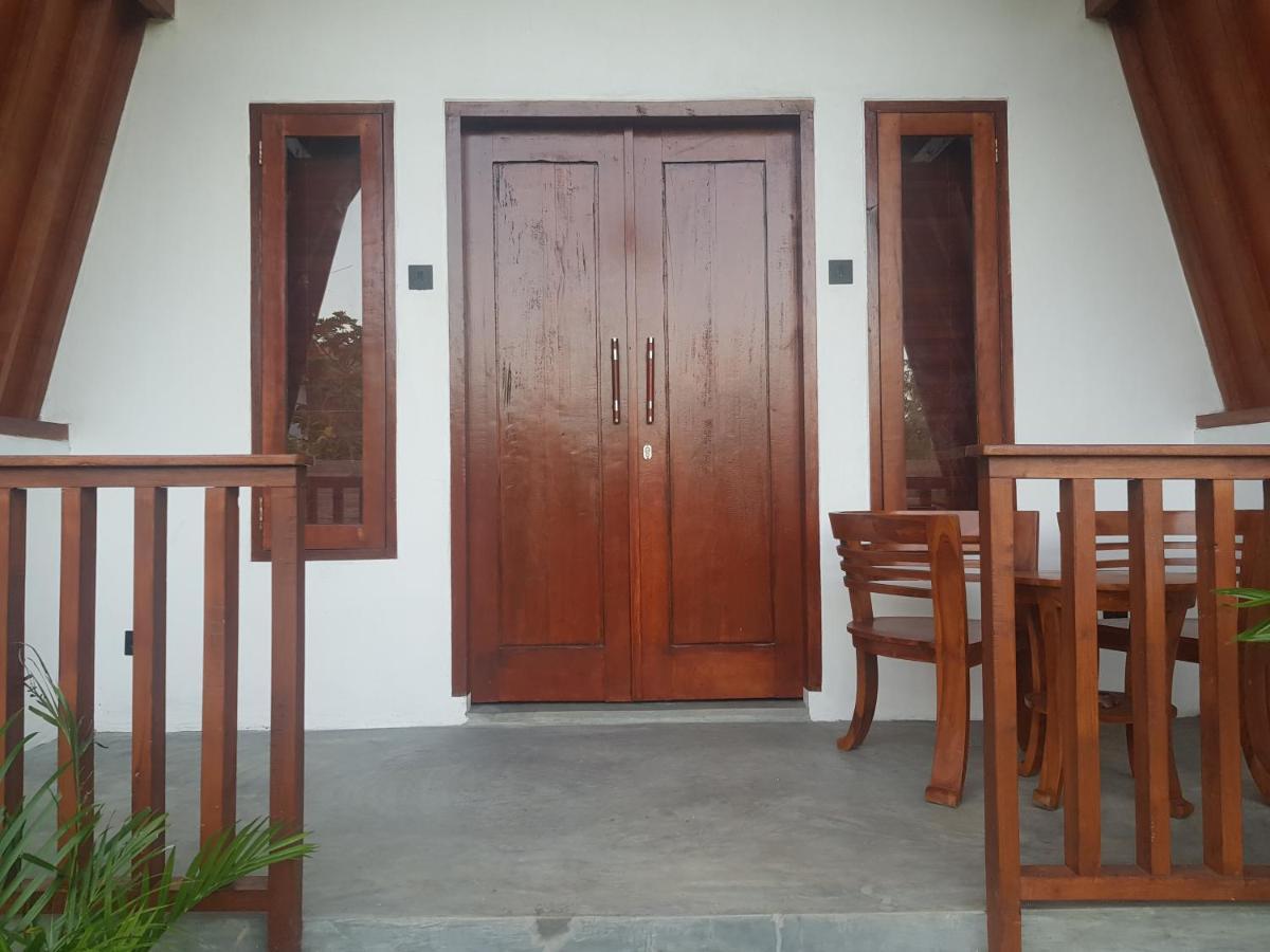 Tropical Sunday Bungalow - Surf And Stay Selong Belanak Ngoại thất bức ảnh