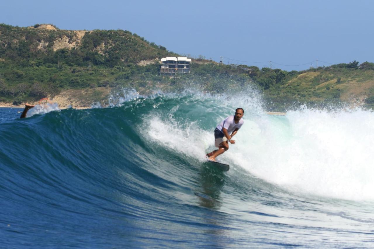 Tropical Sunday Bungalow - Surf And Stay Selong Belanak Ngoại thất bức ảnh