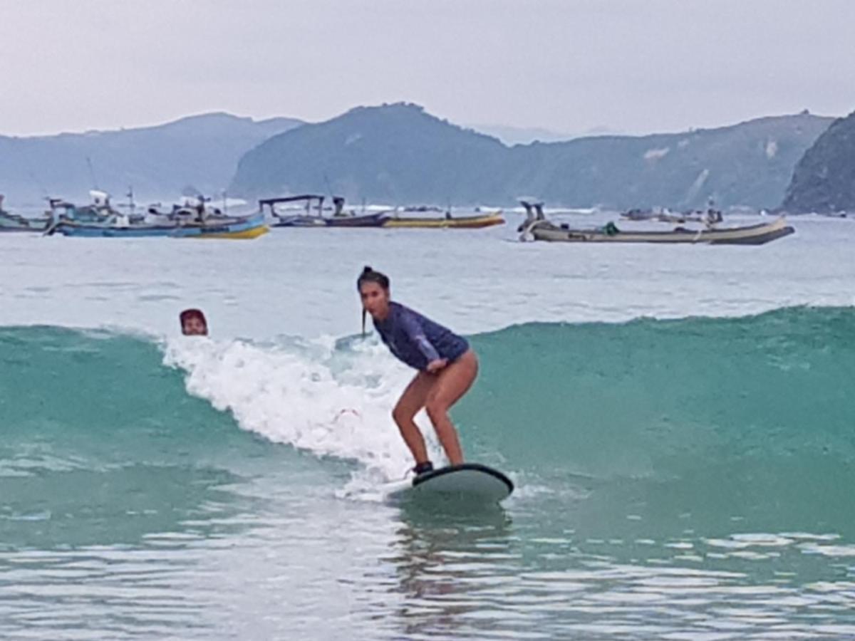Tropical Sunday Bungalow - Surf And Stay Selong Belanak Ngoại thất bức ảnh