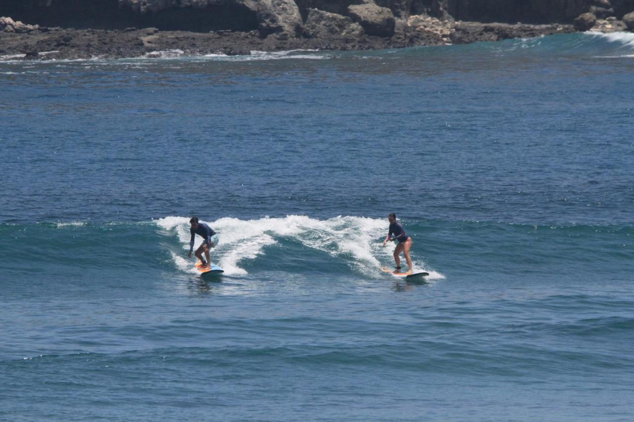 Tropical Sunday Bungalow - Surf And Stay Selong Belanak Ngoại thất bức ảnh