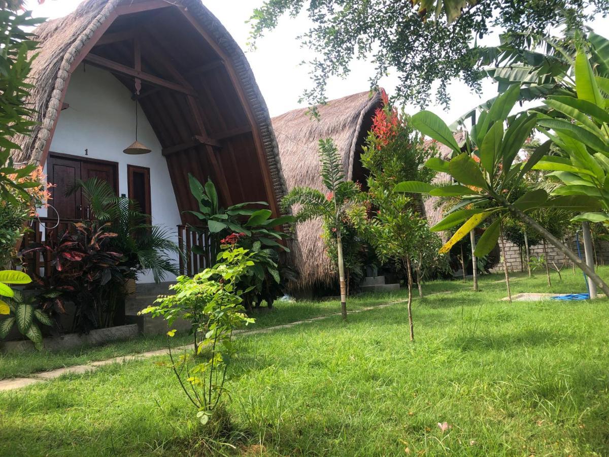 Tropical Sunday Bungalow - Surf And Stay Selong Belanak Ngoại thất bức ảnh