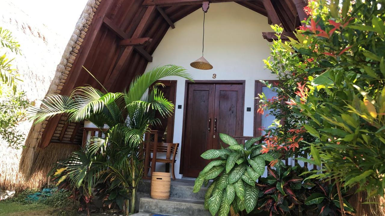Tropical Sunday Bungalow - Surf And Stay Selong Belanak Ngoại thất bức ảnh