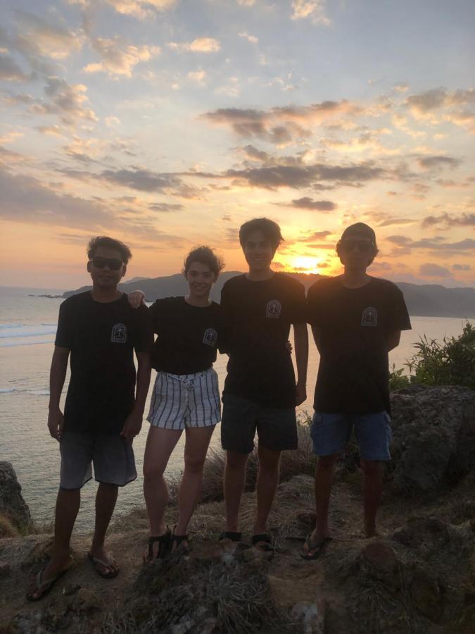 Tropical Sunday Bungalow - Surf And Stay Selong Belanak Ngoại thất bức ảnh
