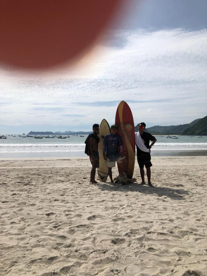 Tropical Sunday Bungalow - Surf And Stay Selong Belanak Ngoại thất bức ảnh