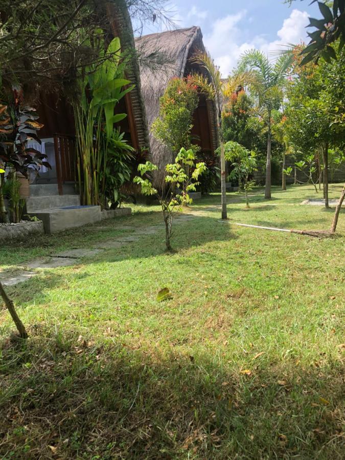 Tropical Sunday Bungalow - Surf And Stay Selong Belanak Ngoại thất bức ảnh