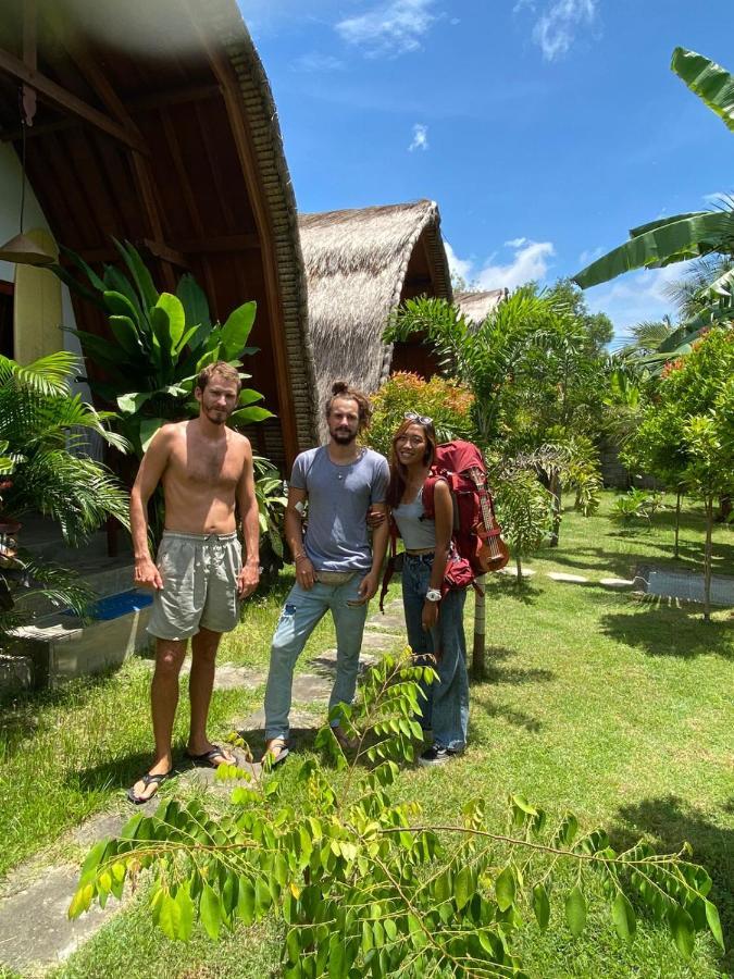 Tropical Sunday Bungalow - Surf And Stay Selong Belanak Ngoại thất bức ảnh