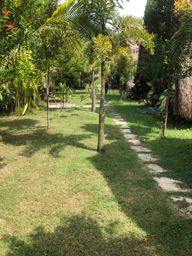 Tropical Sunday Bungalow - Surf And Stay Selong Belanak Ngoại thất bức ảnh