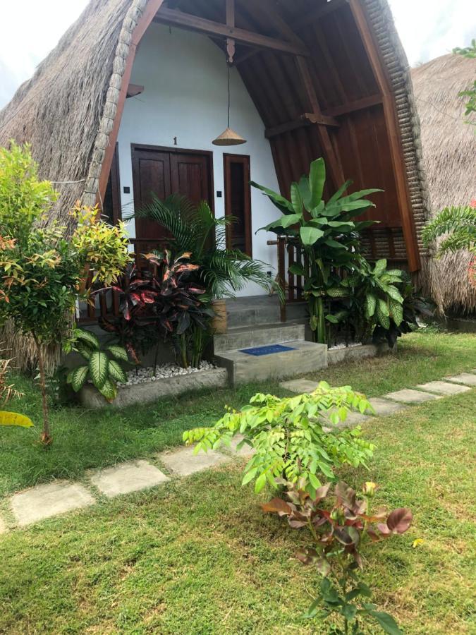 Tropical Sunday Bungalow - Surf And Stay Selong Belanak Ngoại thất bức ảnh
