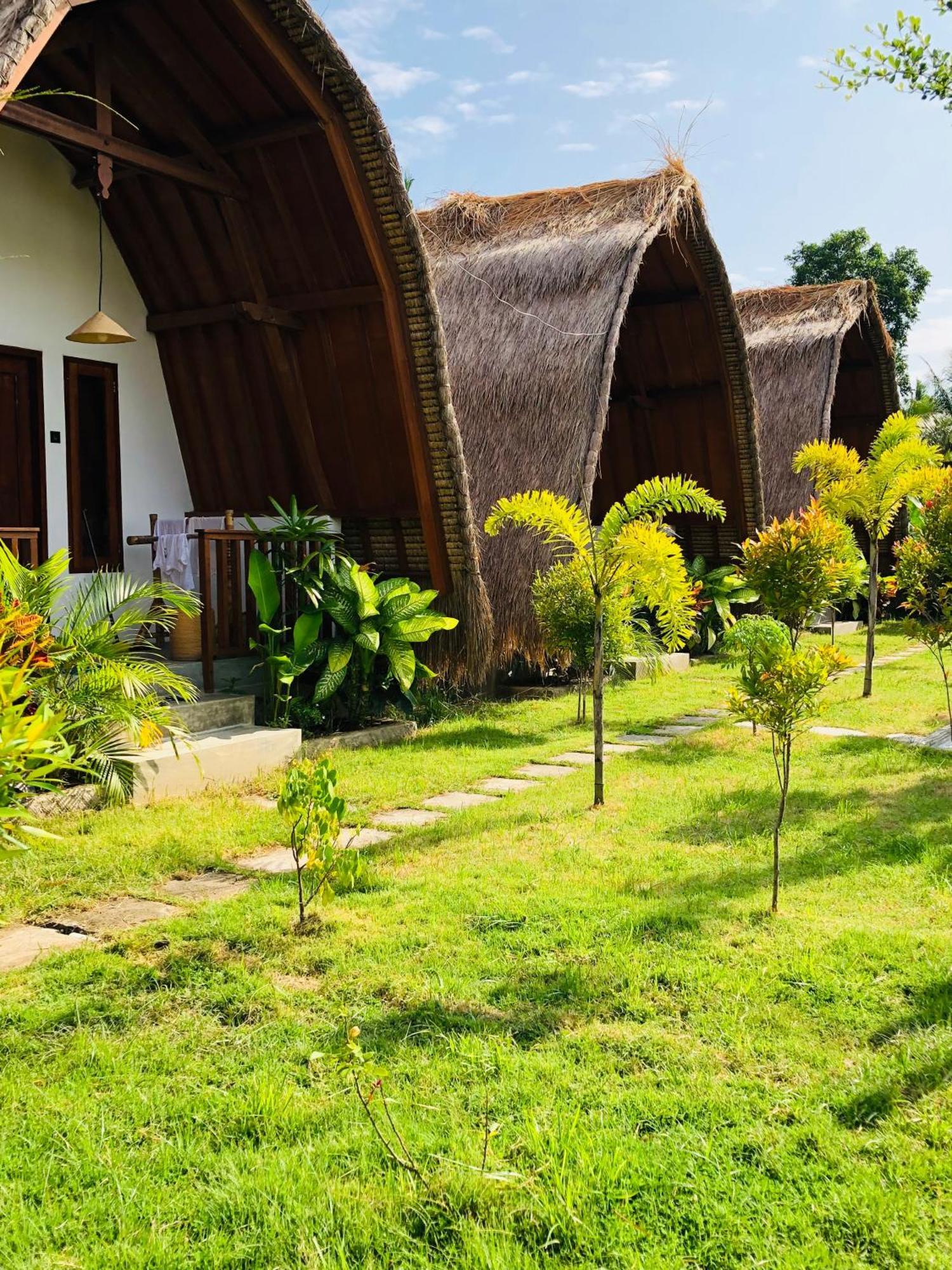 Tropical Sunday Bungalow - Surf And Stay Selong Belanak Phòng bức ảnh